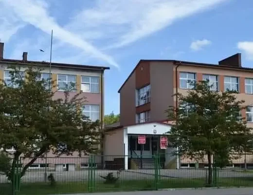 Kiermasz ciast w ZS Krasnobród – słodka akcja na rzecz biblioteki