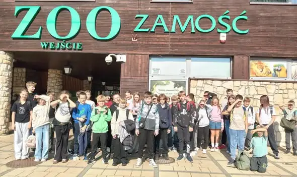 Jesienna lekcja przyrody w ZOO Zamość – klasy 5b i 5c odkrywały sekrety poruszania się zwierząt