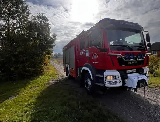 Interwencja OSP Grabowiec: pomoc w otwarciu domu w Skomorochach Dużych