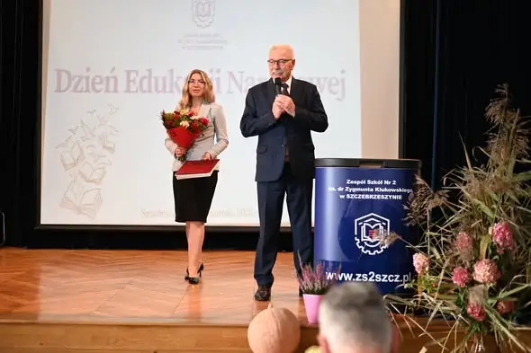 Dzień Edukacji Narodowej w powiecie zamojskim: stypendia, ślubowanie i nowa biblioteka