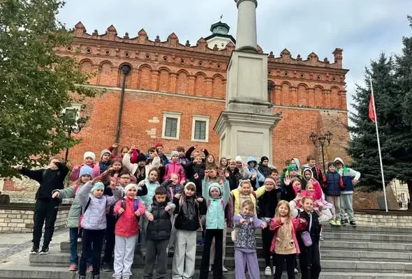 Uczniowie klas IIIA i IIIB odkrywali Sandomierz i Muzeum Bombki w Nowej Dębie