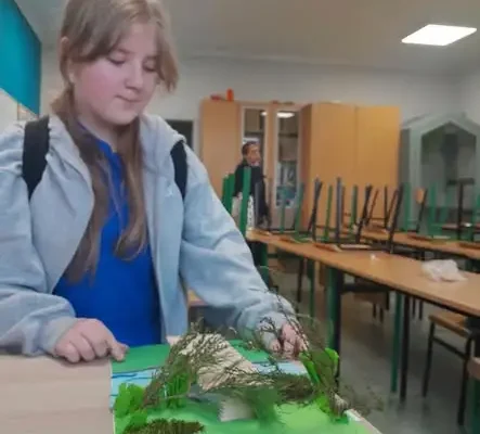 Szóstoklasiści z Zamościa zbudowali „Most wartości” na podstawie lektury