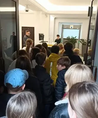 Uczniowie z Krasnobrodu zwiedzili Sejm i Senat na zaproszenie senatora Jerzego Chróścikowskiego