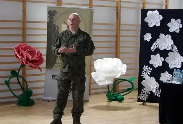 Generał bryg. Zbigniew Krzyszczuk wrócił do szkolnych ław w Grabowie