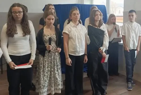 Szkolna akademia patriotyczna – uczniowie oddali hołd bohaterom II wojny światowej