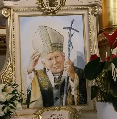 Dzień Papieski w Krasnobrodzie – szkolna społeczność uczciła pamięć św. Jana Pawła II
