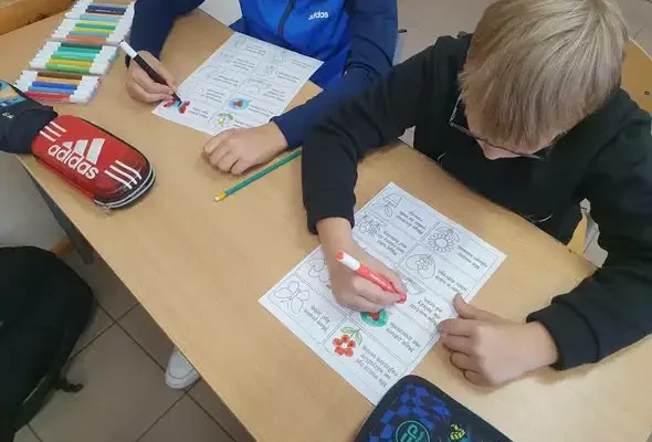 Warsztaty z pedagogiem w klasie czwartej: bezpieczeństwo i relacje rówieśnicze