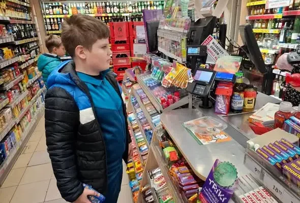 Klasa 3b z wizytą w sklepie – nauka zawodu i matematyki w praktyce