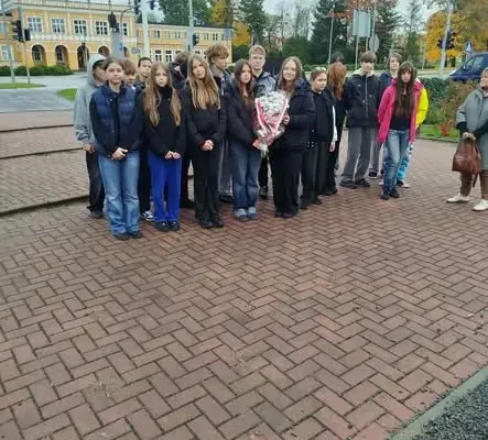 Uczniowie z Zamościa oddali hołd ofiarom faszyzmu w akcji „Szkoła Pamięta”