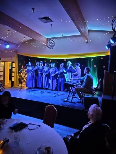 Seniorzy z GOK Stary Zamość zachwycili na Przeglądzie „Babie Lato” w Nieliszu