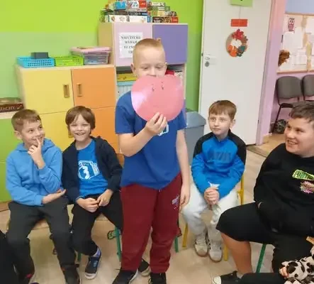 Świetlicowe warsztaty „Owocowo, czyli zdrowo” w Szkole Podstawowej nr 3 w Zamościu