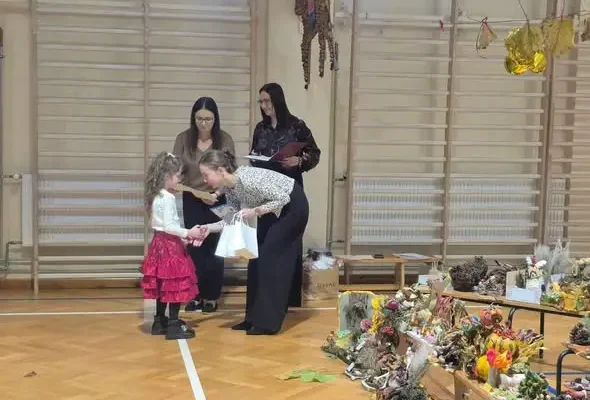 „Jesienne Cudaki” w Zamościu: ponad 120 przedszkolaków stworzyło jesienne dzieła sztuki
