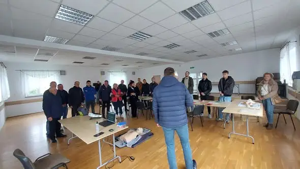 Defibrylatory AED w Śniatyczach i Janówce – OSP szkolą mieszkańców